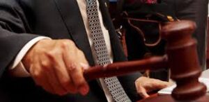 obligació de seguir pagant la pensió d'aliments encara que entris a la presó